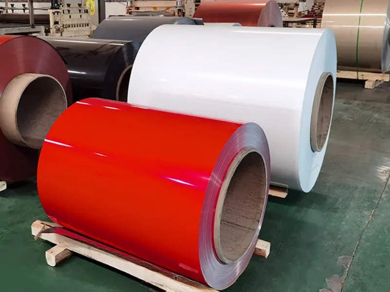 Bobina de aluminio pintado con superficie lisa y colores vibrantes