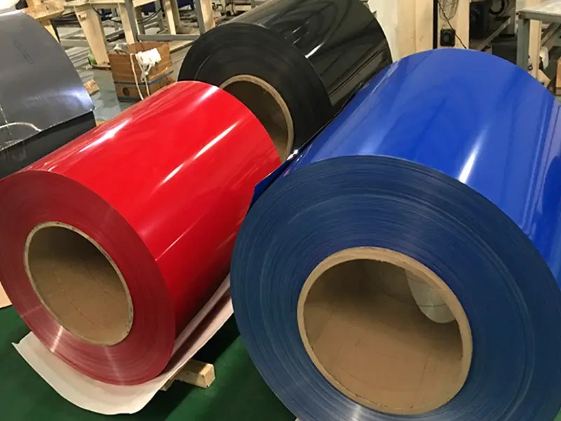 Bobina de aluminio pintado de alta calidad para techos y revestimientos