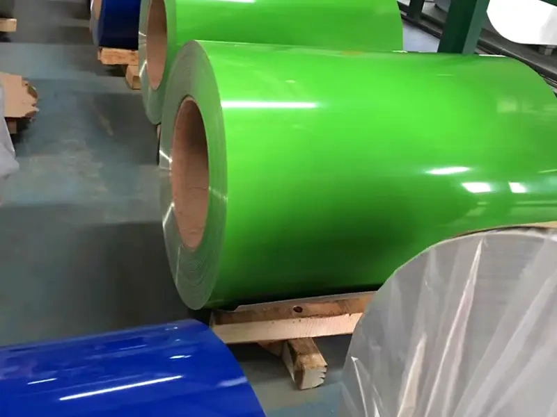 Bobina de aluminio recubierta de color para fachadas de edificios